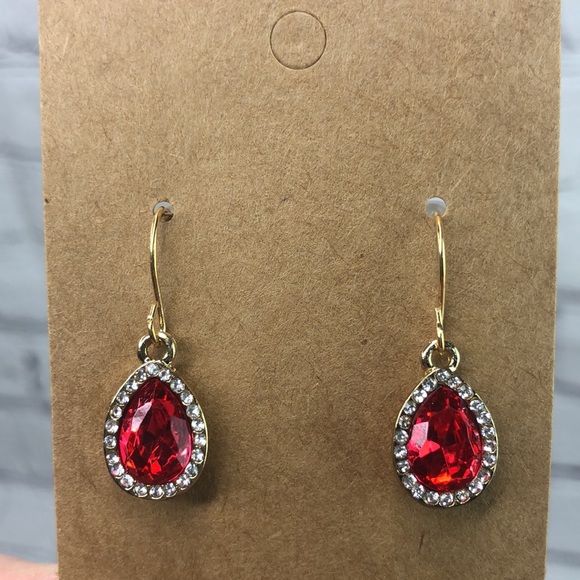 5/$25 Victorian chic gold tone red tear drop sparkly dangle statement earrings - Picture 4 of 9